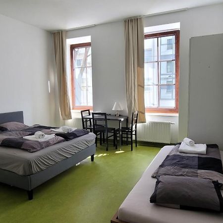 Tota Studio Vienna Luaran gambar