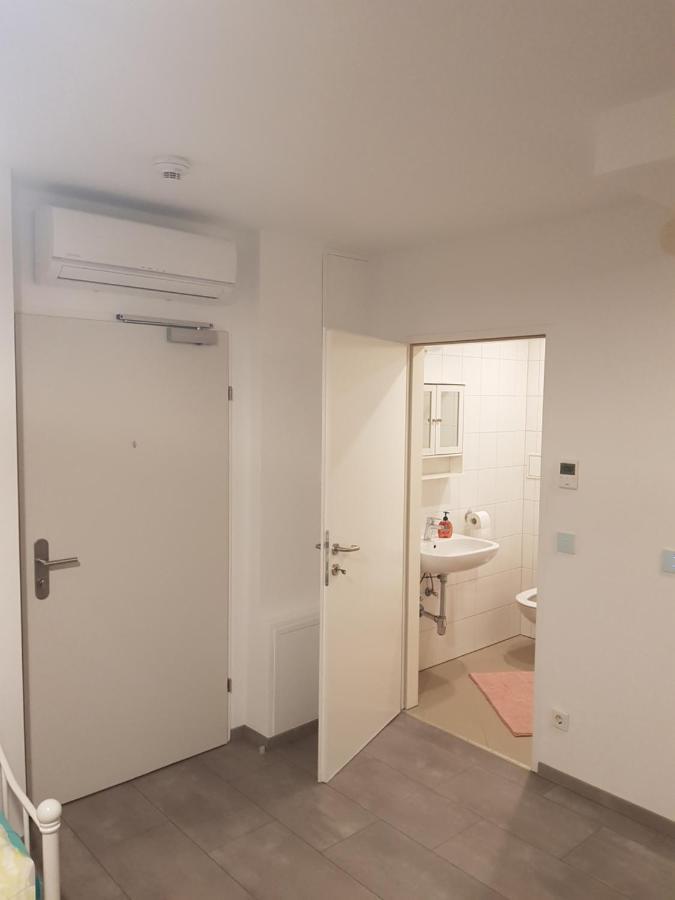 Tota Studio Vienna Luaran gambar