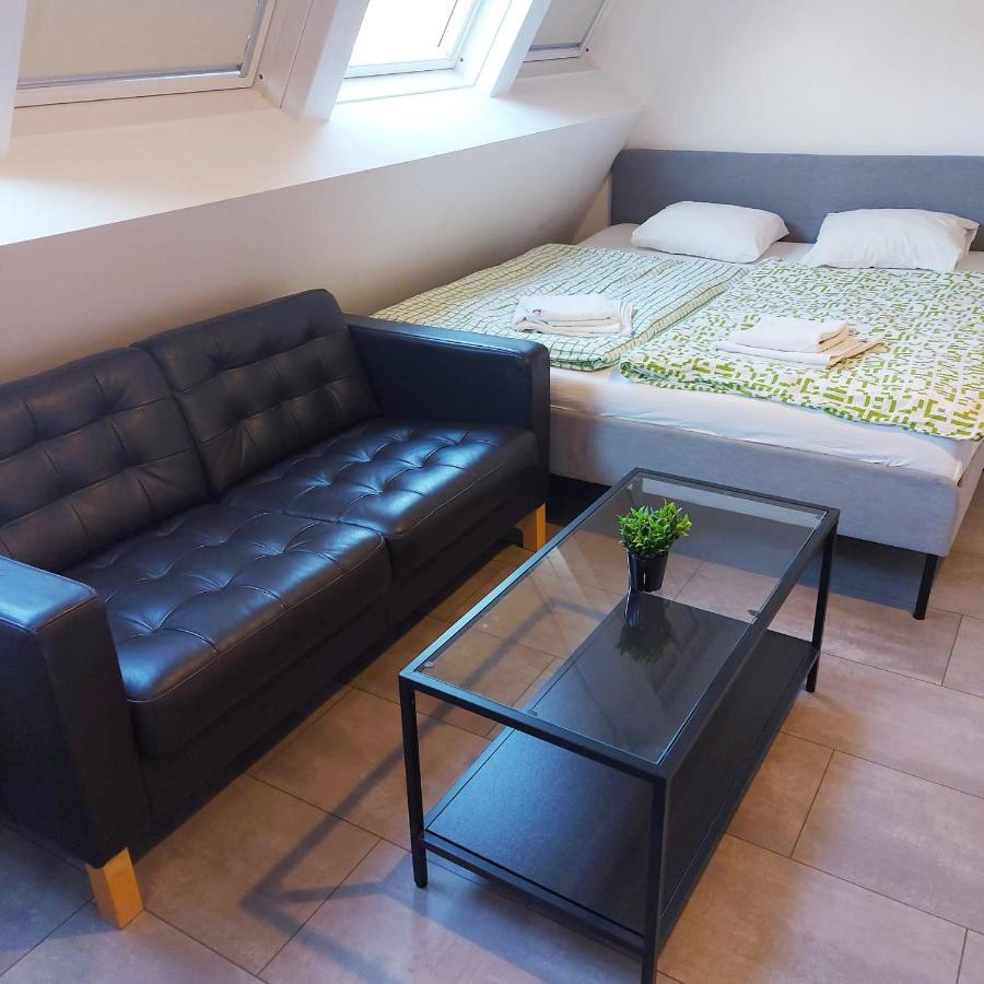 Tota Studio Vienna Luaran gambar