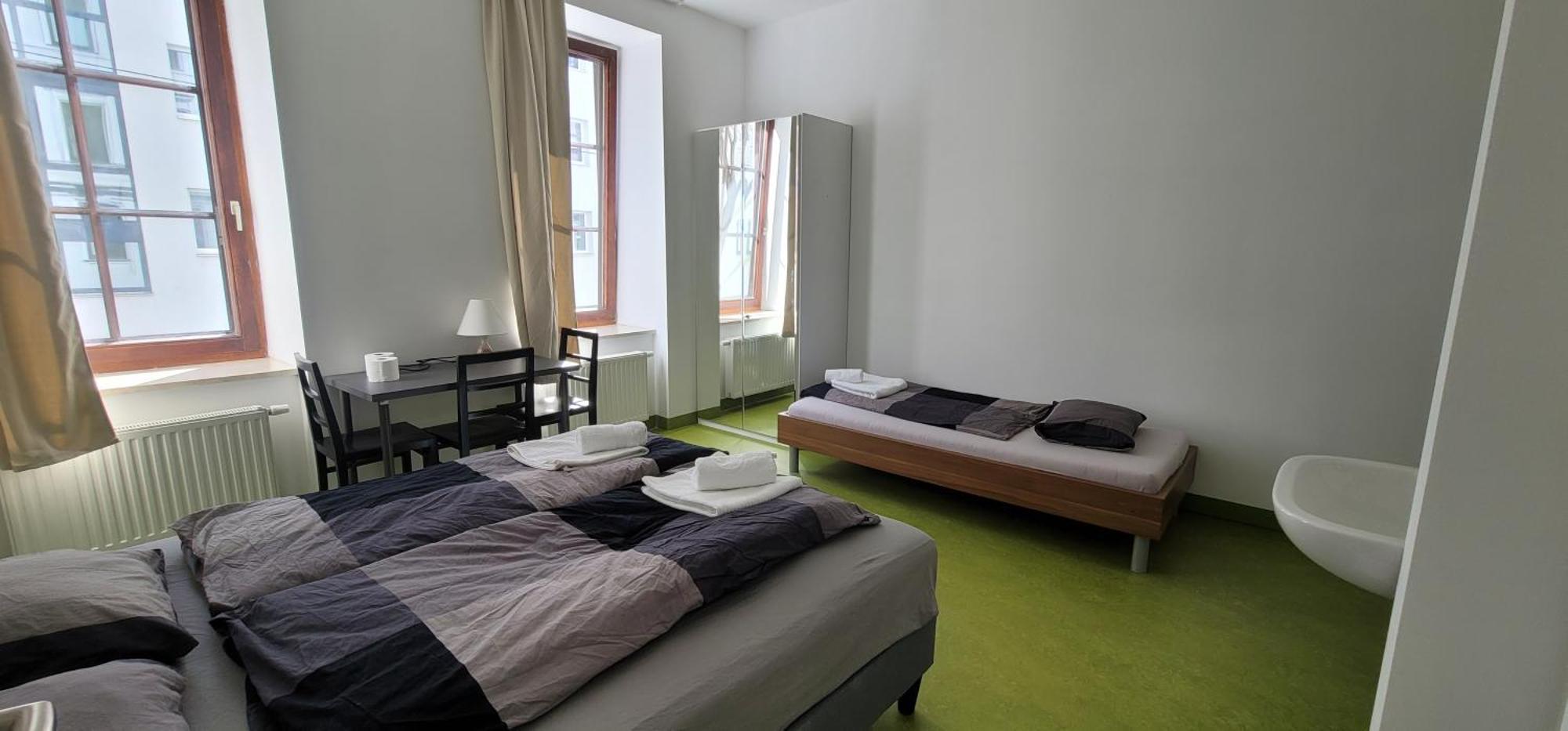 Tota Studio Vienna Luaran gambar